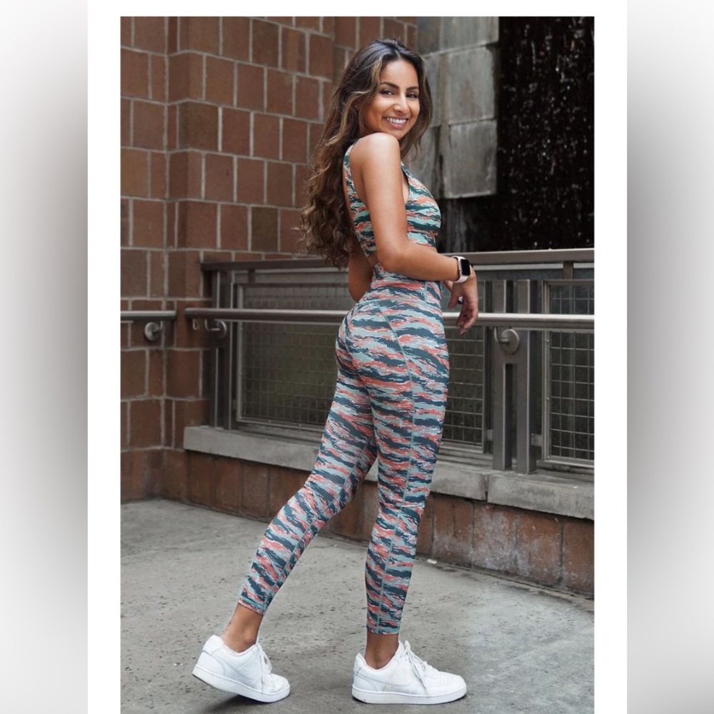 🔥NWT!🧡Fabletics Tiger Camo Set - Picture 2 of 6